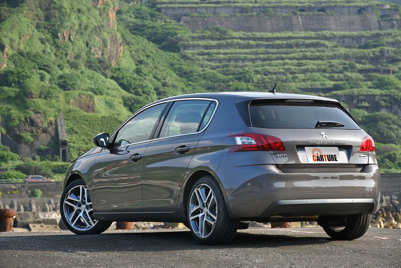 新推出的308 1.2L PureTech搭載小排量渦輪增壓汽油引擎,本次試駕的則為ALLURE+車型。