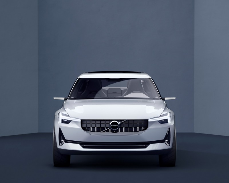微笑下巴與握把加長的「雷神之錘」晝行燈是VOLVO Concept 40.2車頭最明顯特徵
