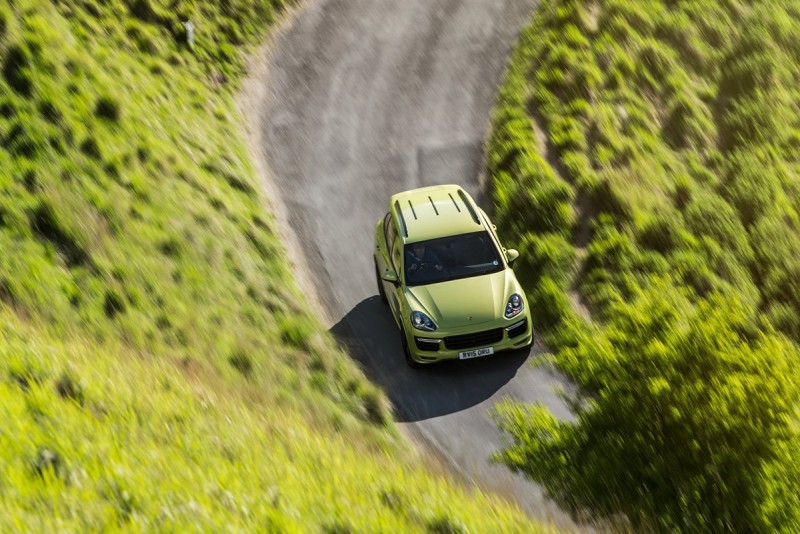 與Maserati Levante最為旗鼓相當的對手,莫過也出身自跑車世家的Porsche Cayenne。