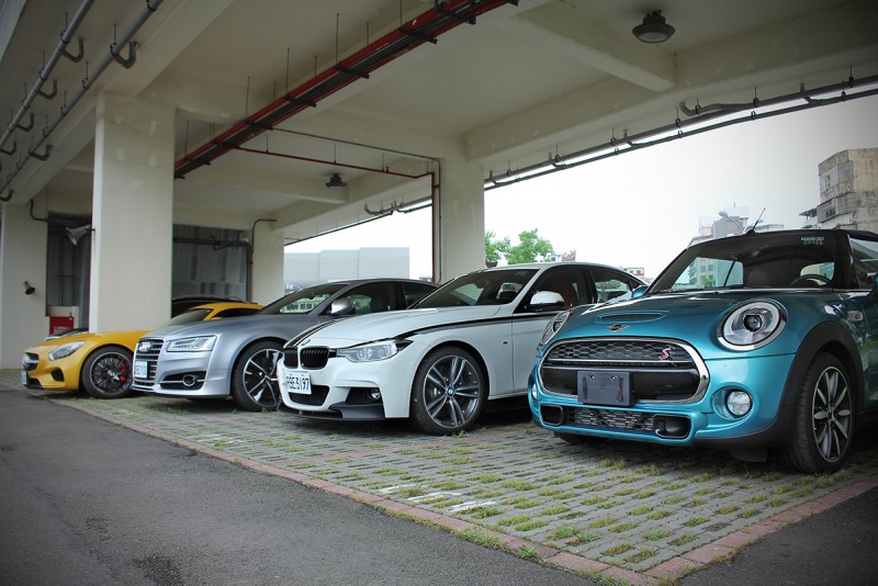 Mercedes-AMG GT S、Audi S8 Plus、BMW 340i M Performance與Mini Cooper S Cabrio四輛車一次湊齊,不買也覺熱鬧!