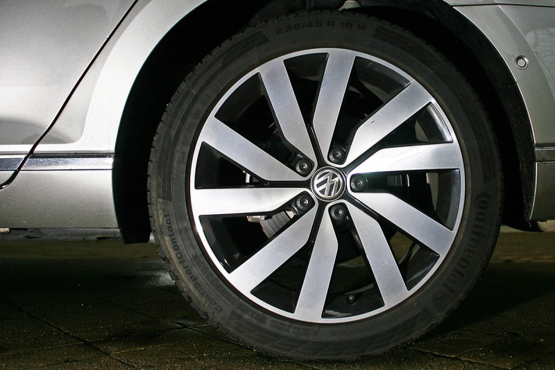 Volkswagen Passat Variant 400 TDI無論什麼角度都細緻,包浩斯主義精髓在這德國貨上盡顯無遺。