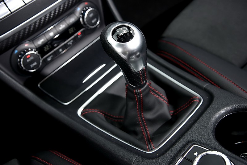 A250 Sport手排限量版則是用回目前從M.Benz車系消失的地排排檔座。