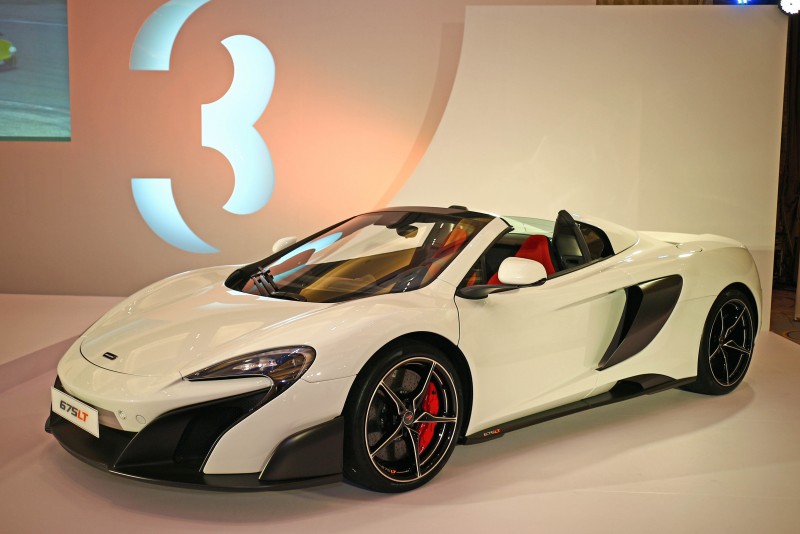 McLaren 675LT Spider維持675LT Coupe輕量化競技風格,承繼源自McLaren F1 GTR Long Tail的LT之名,強調車格設定更為剽悍並擁有絕佳操駕體驗。