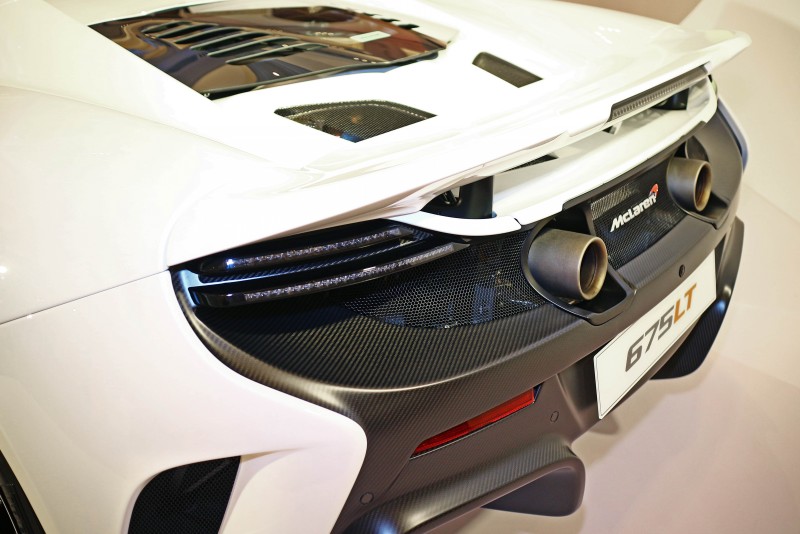 加大卻更輕巧的煞車尾翼,成就了McLaren 675LT Spidere更為獨特的競技風格展現。