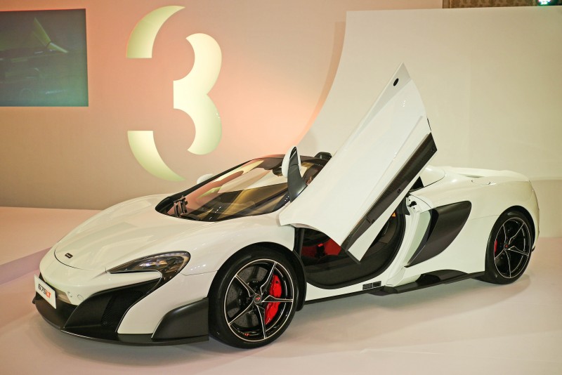 全車淨重達到較McLaren 650S Spider更輕100公斤的1,270公斤,極輕量化的展現,除再次呼應 F1 GTR ‘Long Tail’的經典成就。