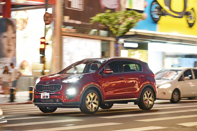 All- New Kia Sportage打破傳統休旅車僅能與耗油劃上等號的無奈,高效能的柴油動力系統,兼具駕馭樂趣與經濟效應。