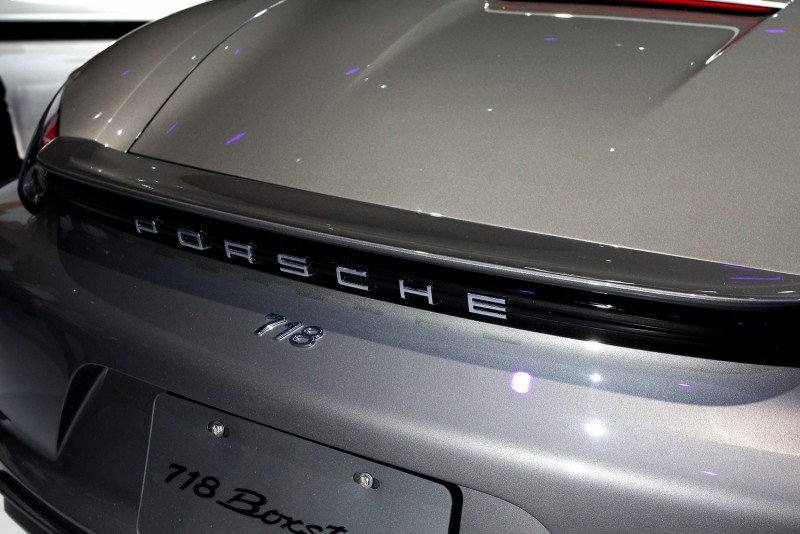 小鴨尾可分離升降,後方還有PORSCHE字體