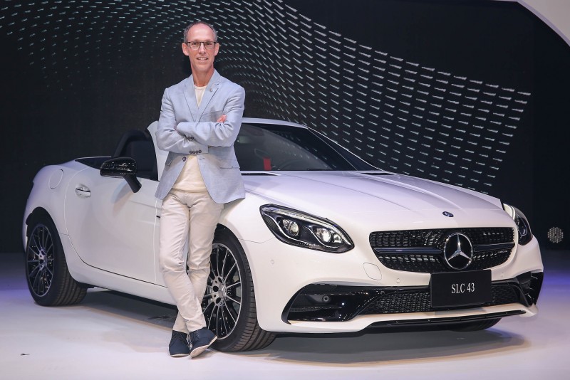 台灣賓士轎車業務行銷副總裁司達恆與Mercedes-AMG SLC 43壓軸登場。