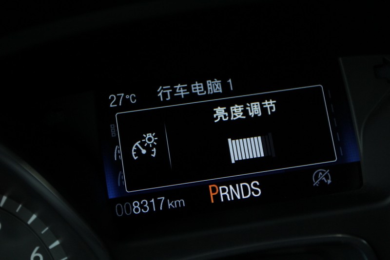 儀錶亮度也要可調,越亮環境需要更強亮度,原理就與隧道內照明一樣