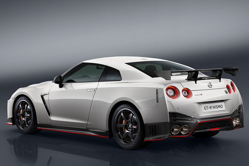 這是2017年式GT-R Nismo,其實除了外觀套件的小幅修改外,其他真的看不太出來。