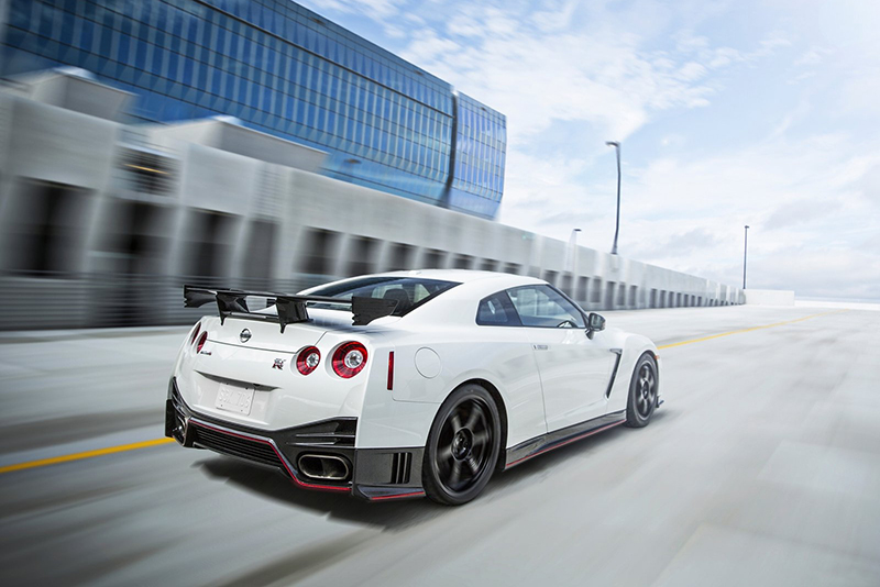 如果未來真有幸在街頭遇到GT-R Nismo,你應該比較容易看到的是這個角度...