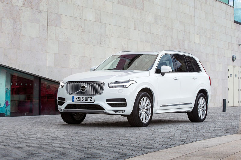 • Volvo XC90 D5 AWD