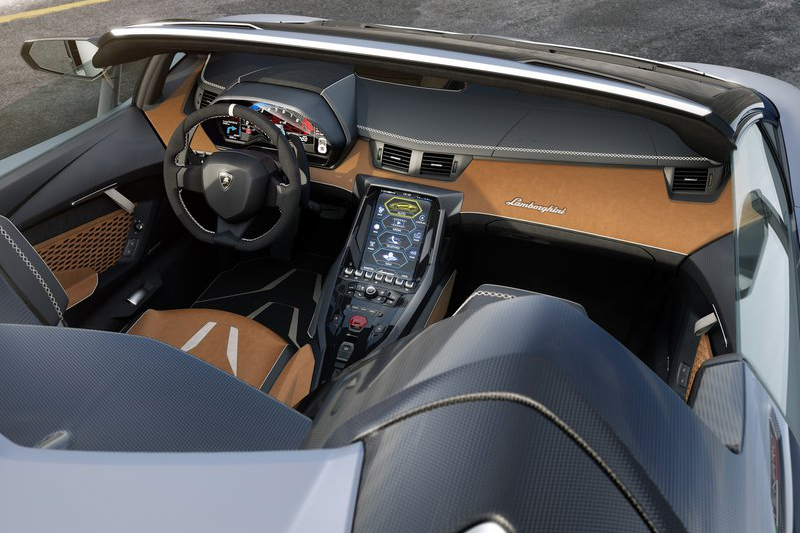 極速超過350km/h,0-100km/h加速緊緊2.9秒的Lamborghini Centenario Roadster,註定將是未來圓石灘車展的VIP。