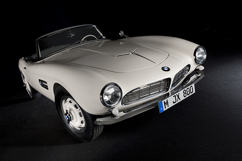 BMW 507是輛很美也很稀有的古董跑車,但這輛何德何能成為BMW官方參與圓石灘車展的主角呢?答案是曾經擁有過的車主身份。