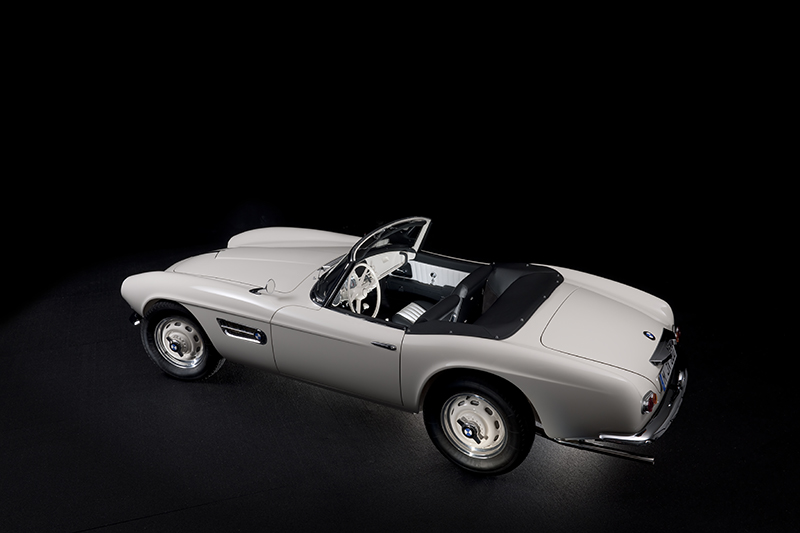 猜到沒?原來這輛BMW 507曾為貓王所擁有,經過全車幾近重頭組構的翻新工程後,於是成就這般展示級的外貌。