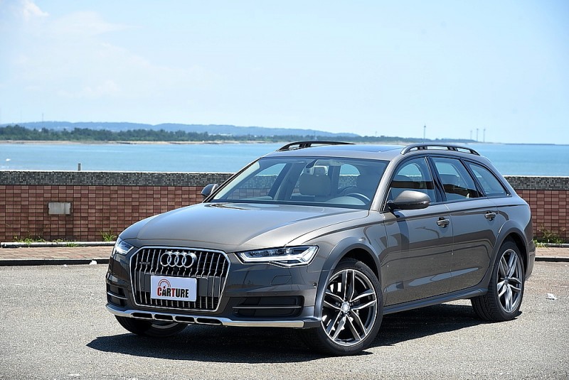 厚實的車身加上車頂架讓A6 Allroad Quattro看起來更強悍