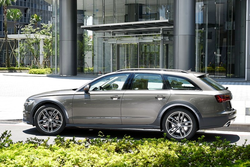 側面帶點車尾是A6 Allroad Quattro最美角度