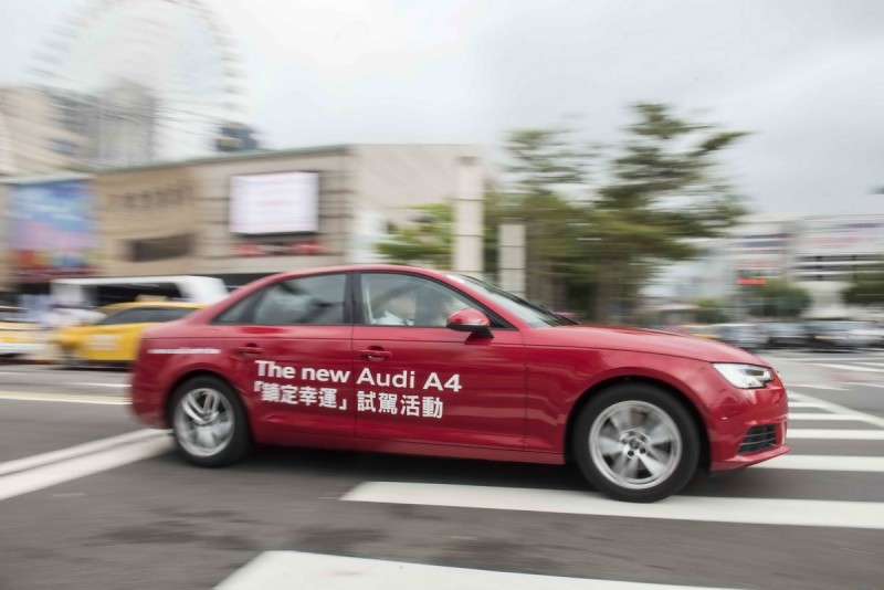 The new Audi A4 車系以其融合嶄新設計概念與科技應用層次,傲視市場上所有同級競爭對手,完美樹立B級距主管級房車的新標竿!