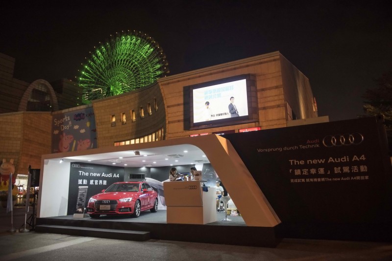 The new Audi A4 「鎖定幸運」試駕活動,首站台北場已於上星期日8月28日順利落幕,第二場試駕活動將於9月2~4日假新竹Big City遠東巨城購物中心登場,敬邀所有新竹喜愛奧迪的車迷朋友們,親身體驗The new Audi A4撼動感官界限的極致駕馭感受!