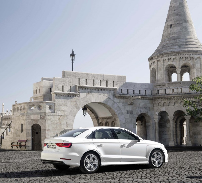 車迷朋友們凡於九月份入主 Audi A3 即可享有 60 期零頭款零利率優惠或120 萬 60 期零利率之限時優惠購車專案。