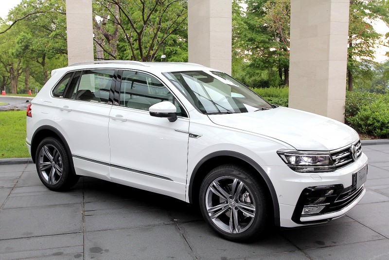 ACC主動式固定車距巡航系統、AEB 前行自動緊急煞車輔助系統、Front Assist 車前碰撞預警系統等新世代主動式安全配備,更列為400 TDI R-Line車型之標準配置