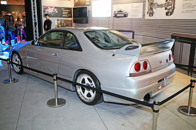 「靜,亦撼動」NISSAN GT-R傳奇特展裏頭當然也有R33 GT-R。