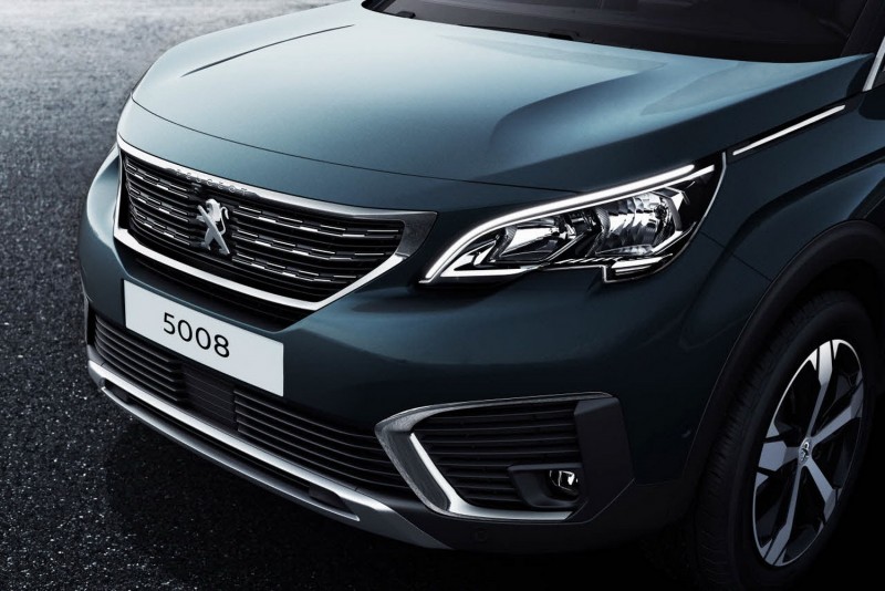 車頭造型幾乎與3008如出一轍(其實彼岸的新4008跟歐洲市場的新3008外型一模一樣)