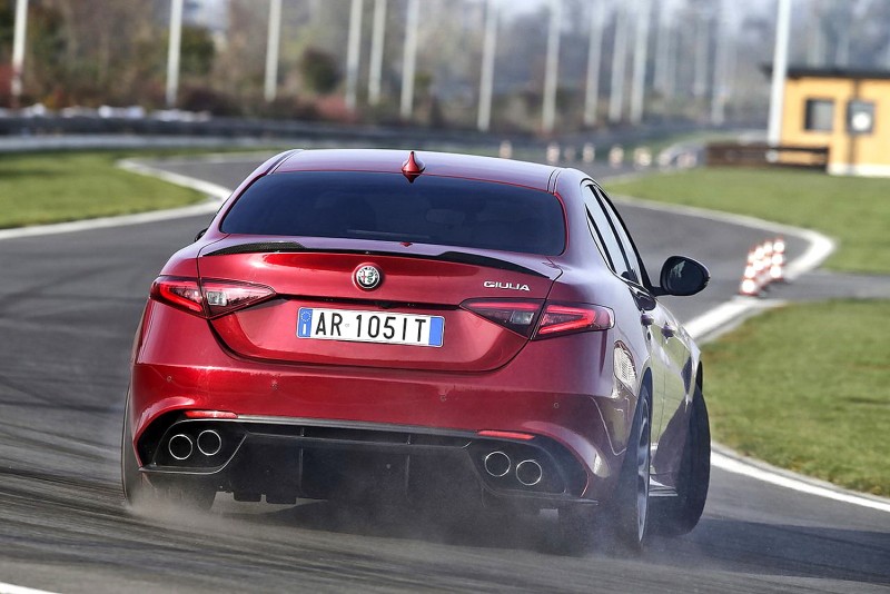 不但刷掉Panamera Turbo,Giulia Quadrifoglio紐柏林北賽道成績自排更勝手排