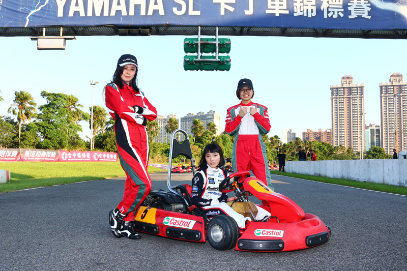 主辦單位大魯閣卡丁車場為了推廣女性朋友參賽,本站賽事特別組成了一支純女性隊伍:「大魯閣賽車女孩俱樂部」(TAROKO RG Club),右起分別為Doris、Betty與Irtis。