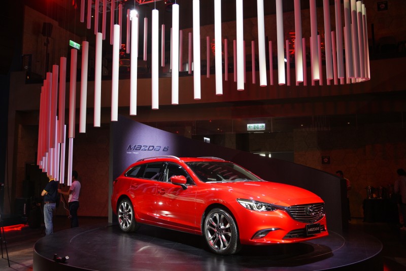 經過協調之後,減少紅光比例MAZDA 6 Wagon的魂動紅更真實了些