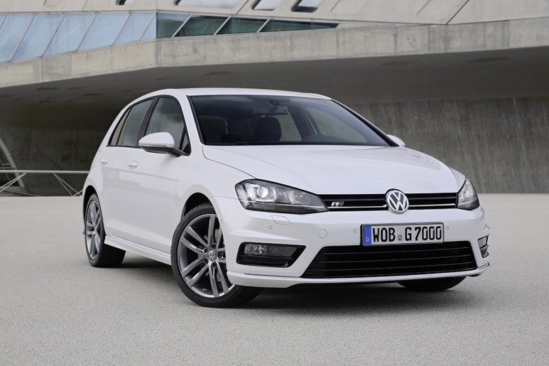 2017年式Golf新增運動化車型,Golf 280 TSI R-Line配備專屬內外運動化套件,完整建構性能意向。