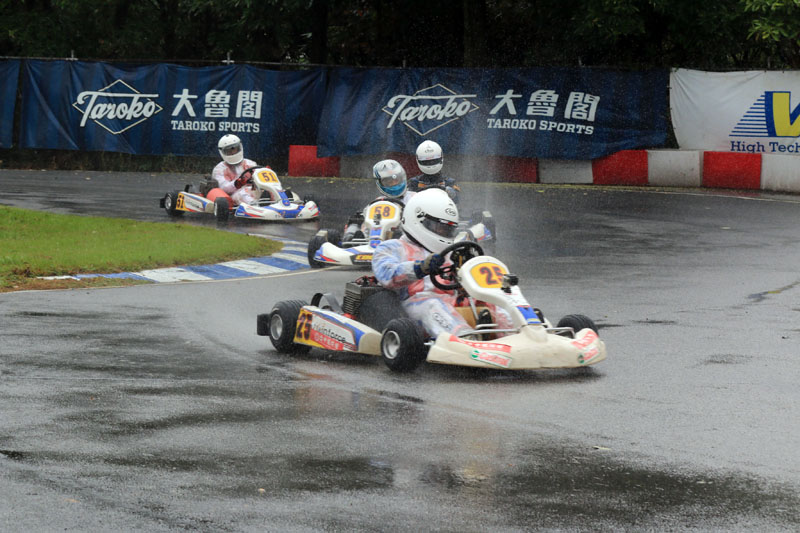 若預算足夠,參加Yamaha SL等正規比賽,還可以一圓賽車夢,若是遇到雨戰那就更加刺激了。