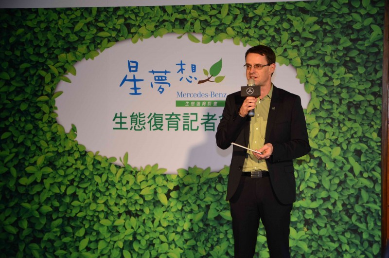 台灣賓士總裁邁爾肯表示,1棵樹可為人們帶來不小的貢獻。平均1棵樹,在其有生之年,可提供1個四口之家50年所需要的氧氣。