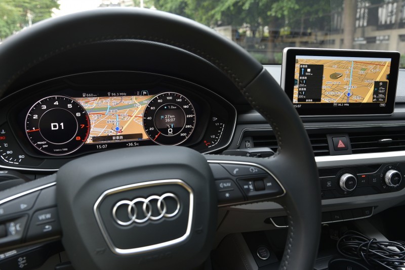 Audi A4 30 TFSI的數位儀表能同步顯示導航圖資