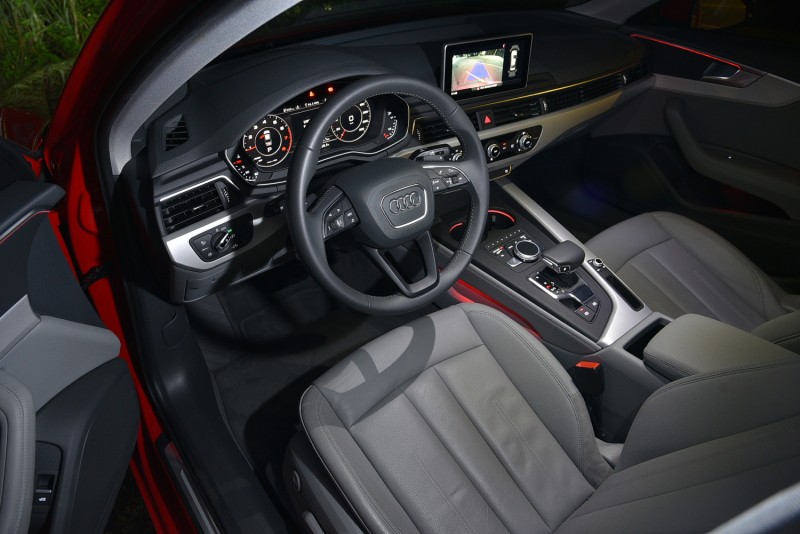 Audi A4 30 TFSI室內燈採用白色LED,直接拍攝就很有氣氛了