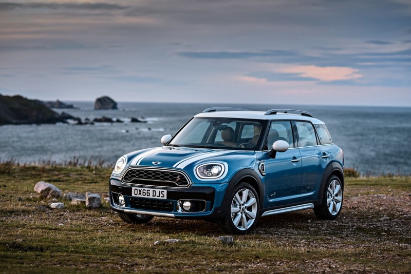將藉由今年洛杉磯車展進行全球首演的新世代Mini Countryman,搶先於官網中曝光。