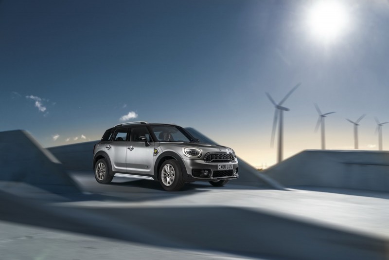 Countryman首次推出品牌首款插電式油電複合動力車型Cooper SE Countryman ALL4。