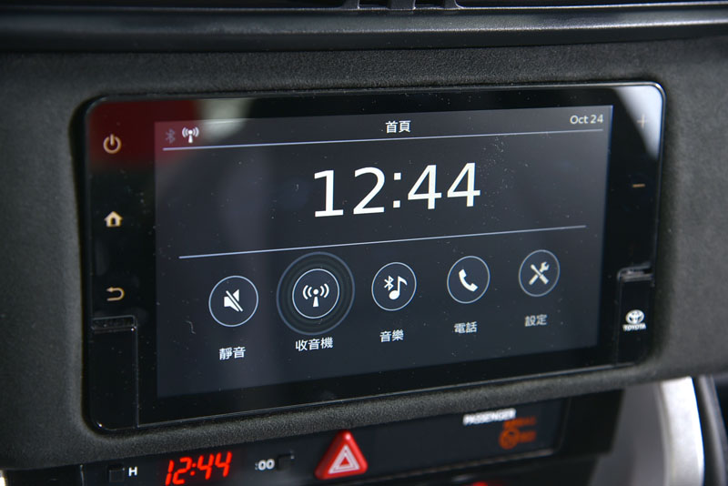 最新的「Drive+隨行駕駛系統」,隨車配備7吋高解析度觸控式螢幕,增加操作便利性。