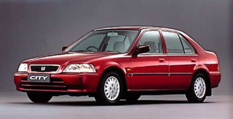 1990年代車身尺碼越來越大,於1996年導入國內的CITY也有著比起同級車更顯寬闊的空間。