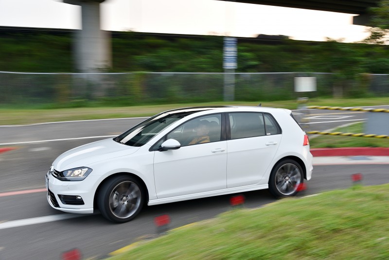 150hp/25.5kgm動力帶動1288kg車身綽綽有餘也有幾分運動化色彩