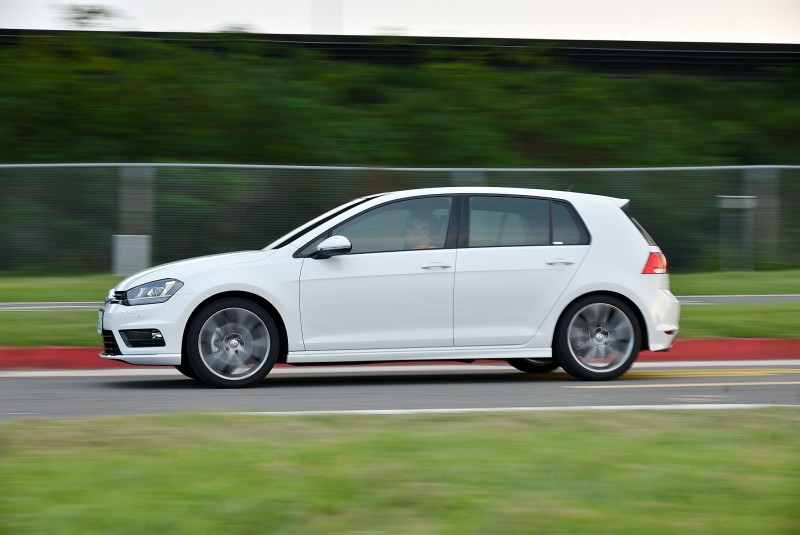 動力不大,Golf 280 TSI R-Line加速落差不妨善用S檔位與撥片彌補