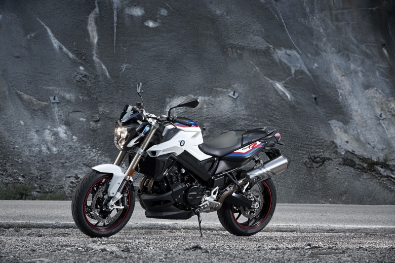 F800R提供三種車色選擇,此為最能代表BMW Motorsport的塗裝配色。