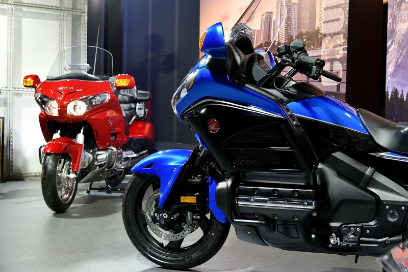 2017 Honda Goldwing提供經典白、典雅紅與琉璃藍可供選擇