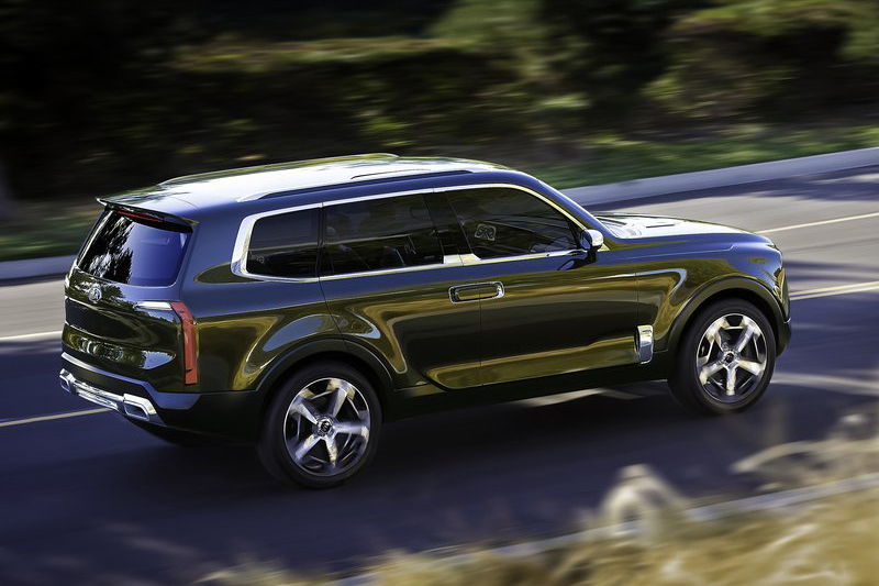 以概念車身份登場的七人座豪華休旅Telluride Concept源Sorento的底盤,但擁有更長的軸距,車身尺碼也比Sorento更為寬大。