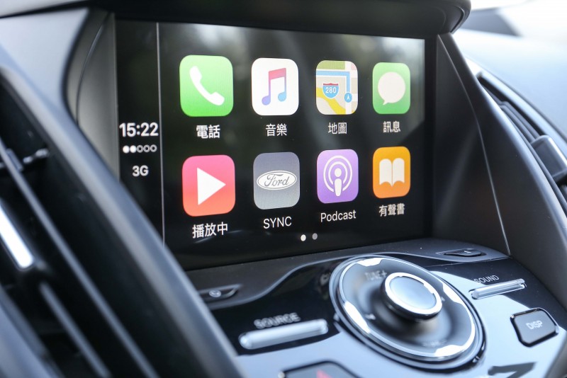 SYNC 3娛樂通訊整合系統整合Apple Carplay功能,整合智慧型手機功能介面更輕鬆。