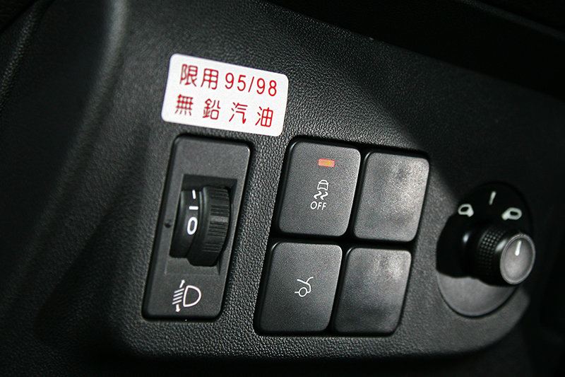 全車系標配四氣囊外加ESP電子車身穩定控制系統,主被動安全機制有其水準。