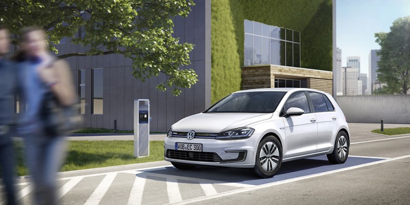在CCS標準充電站(直流DC,40 kW)為e-Golf充電時,一小時內就能充飽到80%電量