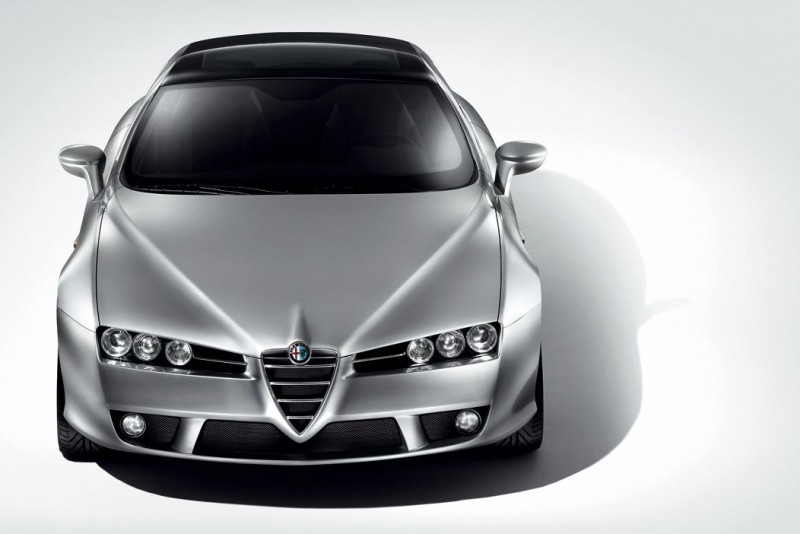 同樣由Giorgetto Giugiaro操刀設計,Alfa Romeo Brera不重線條但車頭更顯霸氣