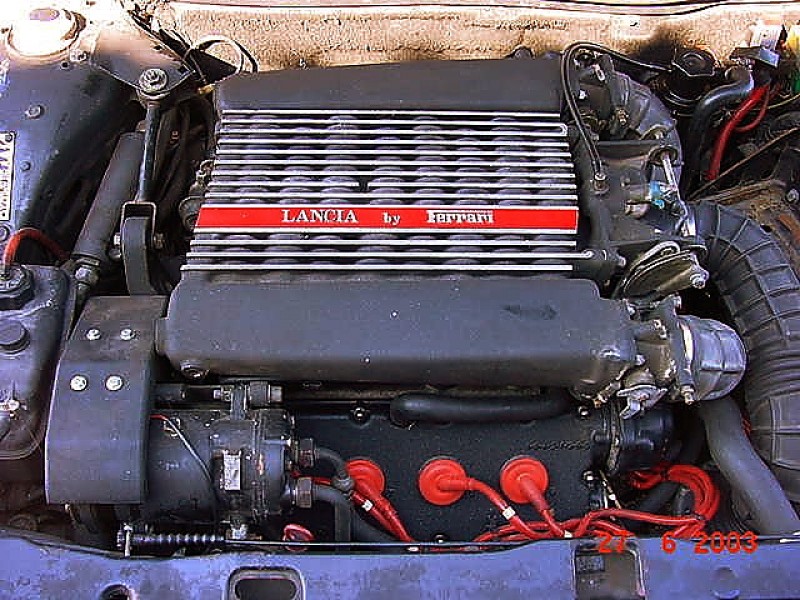 搭載Ferrari V8引擎,多年前有幸小繞了一段,線性飽滿的力道開起來相當舒服