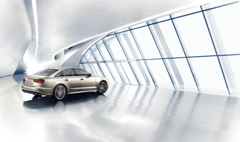 New Audi A6 40 TFSI / 40 TFSI quattro 特仕車限量登場,並搭載S-line跑車化裡外套件,輪圈更升級至20吋5輻式鋁圈,為車身外觀注入強烈跑格氣勢,增添不少性能氣息。